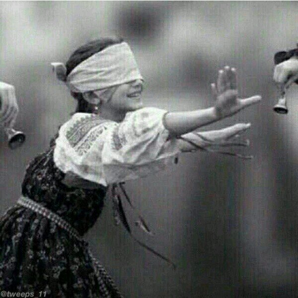 * لا يدوم جمال ((الشكل)) ولكن جمال ((الشخصية)) هو الذي يدوم.**