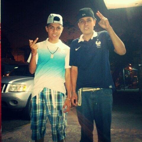 Si Tu Me SIGUES, Yo Te Sigo, Si me dejas de SEGUIR, Te dejo de SEGUIR. (Asi de simple) xD'