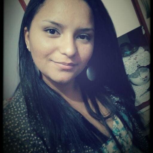 Sou apaixonada por moda,esmales,fotografia,familia,amigos.