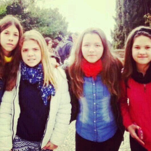 Es de héroes sonreír cuando el corazón llora.Sigueme en instagram : Mariia_10. Echando de menos a mi abuelo,te quiero.♡