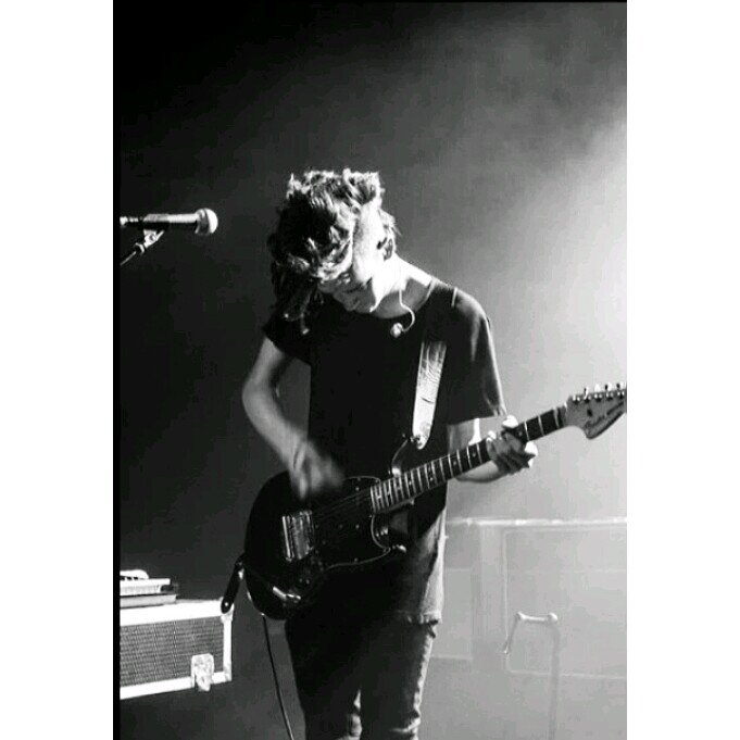// Probably crying over The 1975 somewhere //