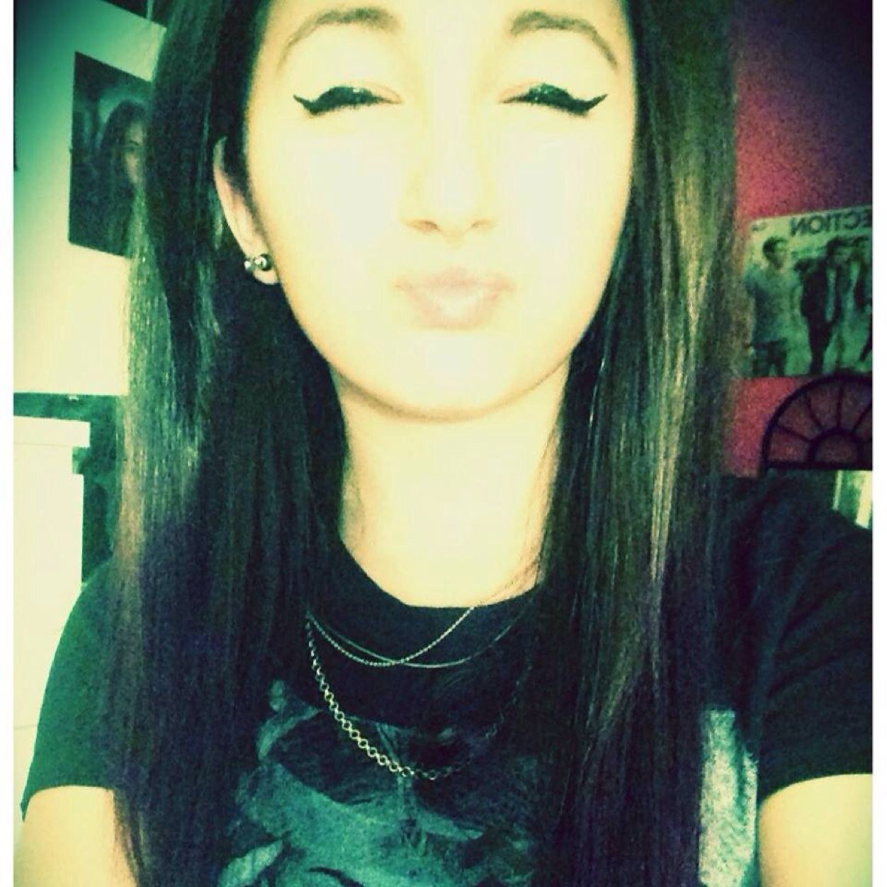 Hiiiii, follow me :) I love One Direction *.*