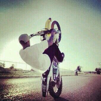 Mentionez moi sur vos photos, j'lai posterais. Si ça vend des cross scooter tout dites moi aussi