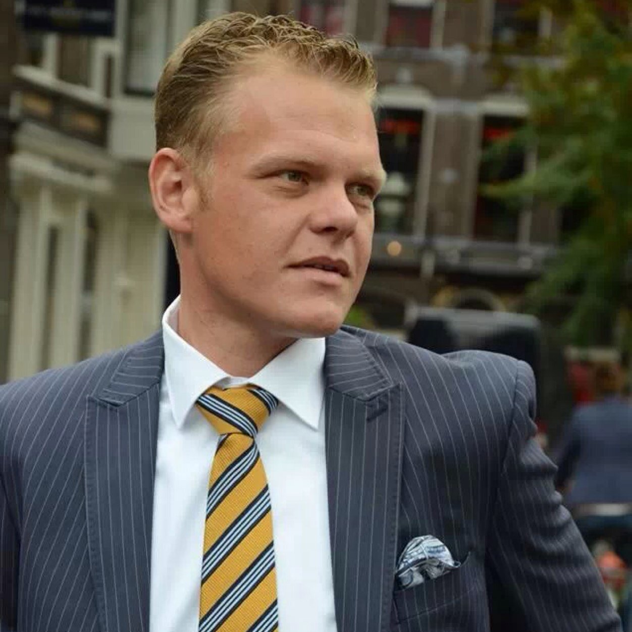 Getrouwd & trotse vader, Controller bij Megaborn Traffic Development BV, Bb-Bas spelen in mijn vrije tijd