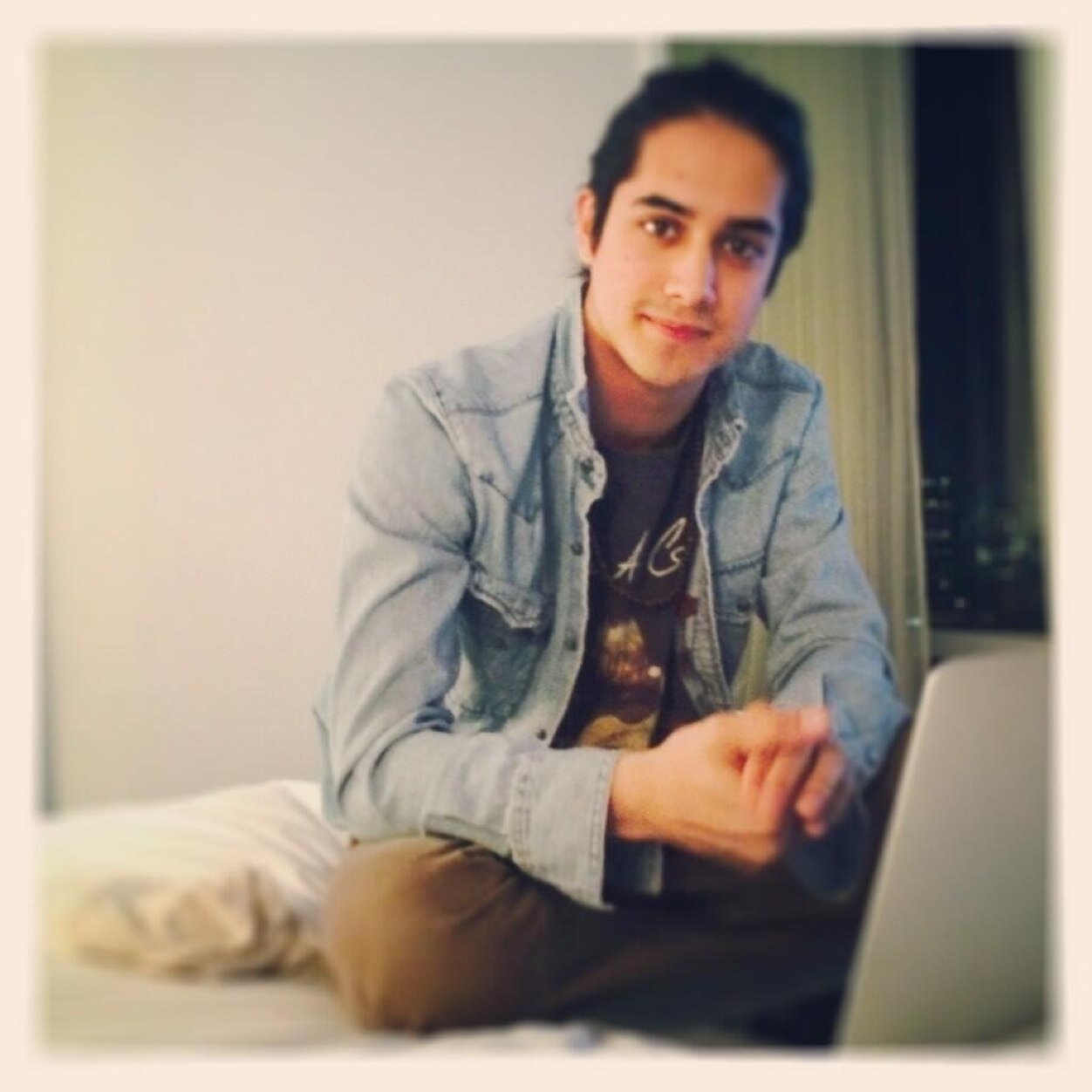 Supporting @ATJogia till the very end. #Twisted every tuesday! Addicted to #Victorious as well. I follow back :)