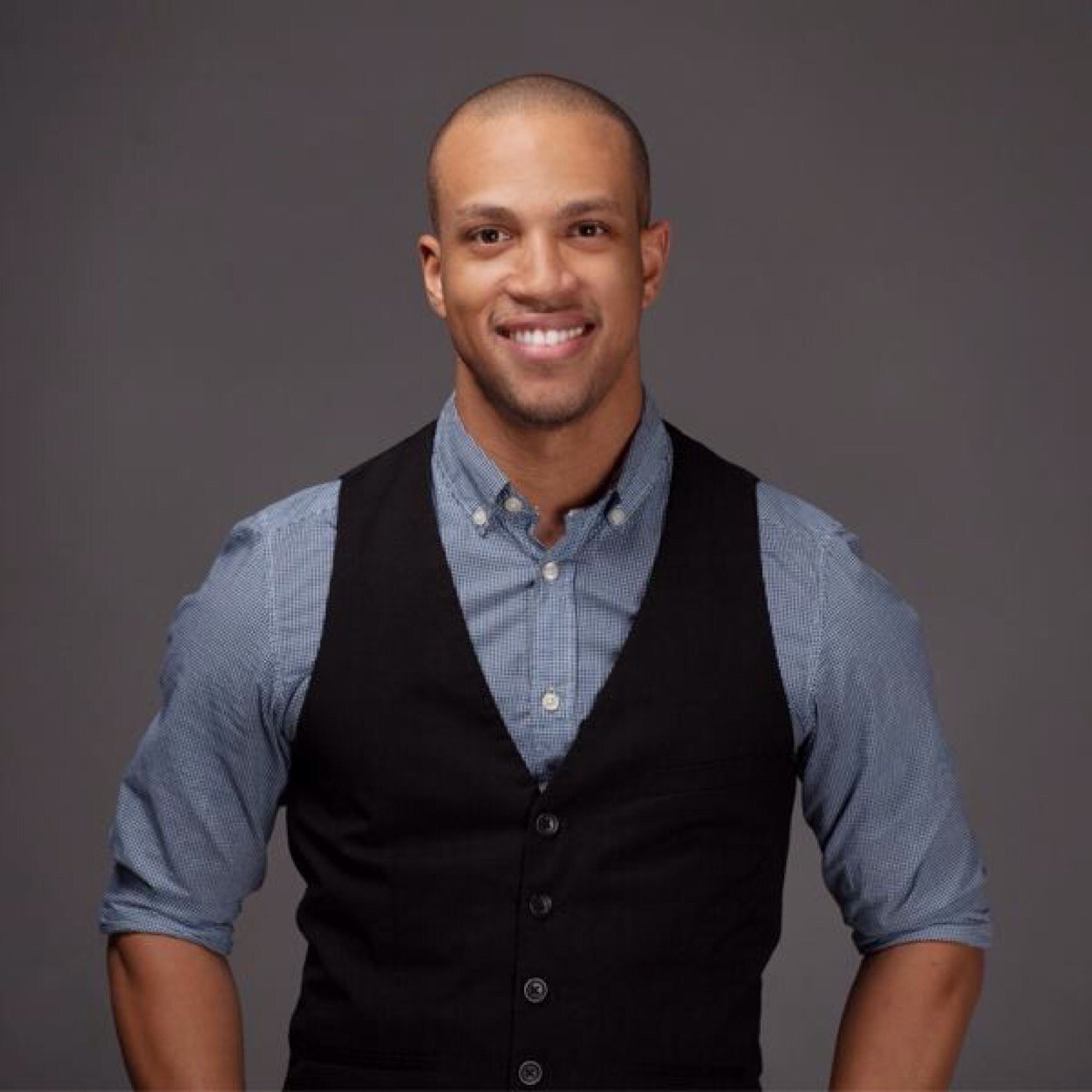 eivey's profile picture. Passionately in love with JESUS. Founder/Lead Designer of Ivey Media Group, LLC, identical twin, disciple, friend, son, singer, songwriter, musician, traveler.