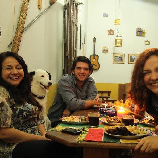 Madre de 3, Venezolana.