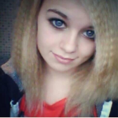 Brogan:) Dan&Phil:) One Direction:) MyChemicalRomance:) I follow back and I unfollow back too, I have the app:)