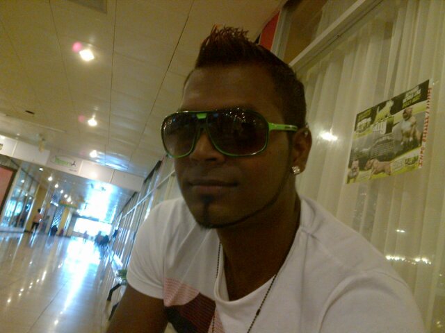 Just ask if u want 2 know something. I'm just a normal guy. Love 2 chill,going out. Follow me and I follow back.BB pin 2896C216