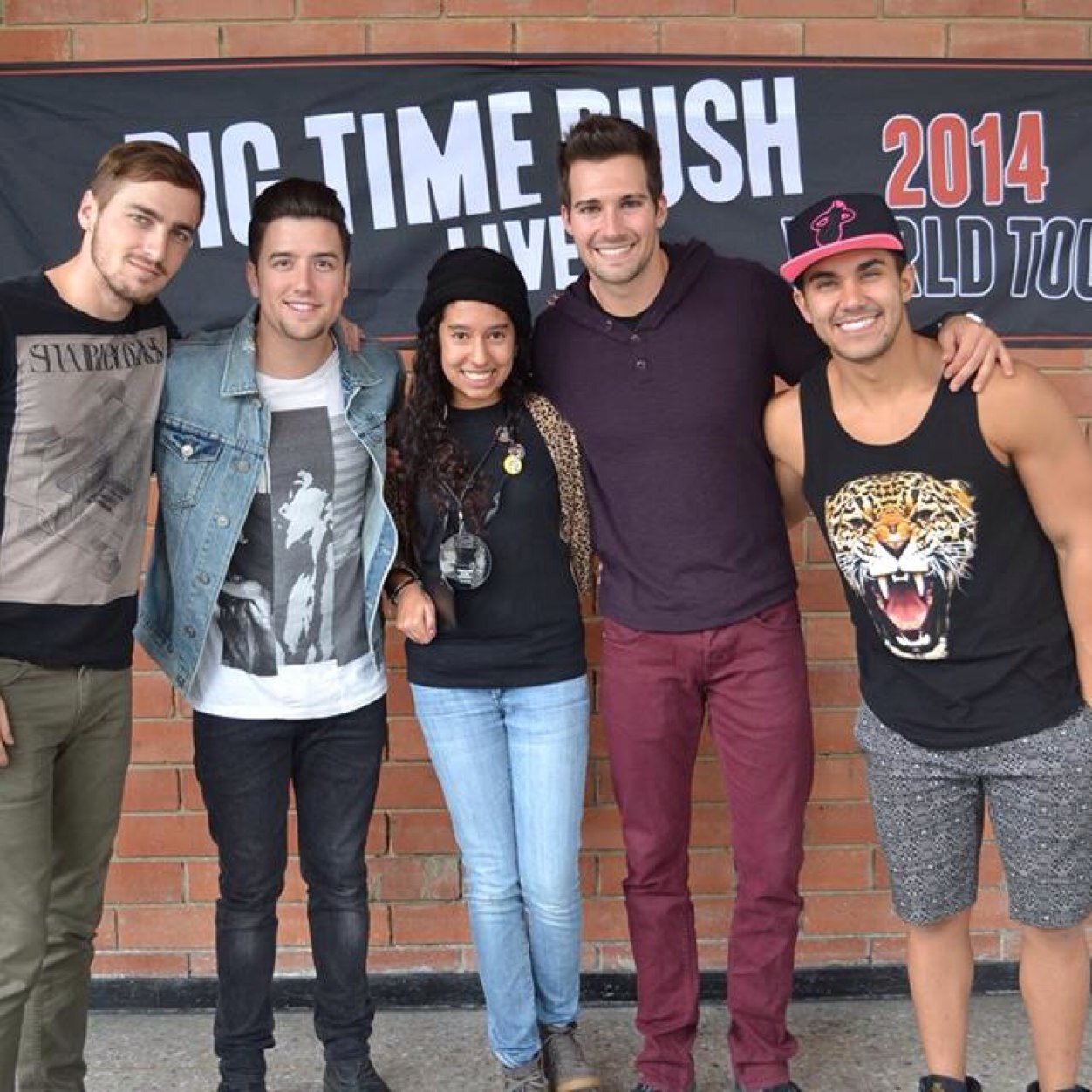 Carlos took my hand!, James say he loves me!! Took a picture with them! Sing the songs! Found Dustin's guitar pick!!!!! Best day ever 22-02-14!!!