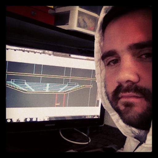 - Arquitecto, soñador, fiel a sus principios, como buen acuariano romántico.