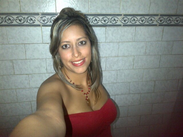 Caminando X la vida Comprendí Q lo importante no es saber lo Q uno tiene,es saber lo Q uno Vale.DIOS te agradezco por la hermosa familia Q tengo