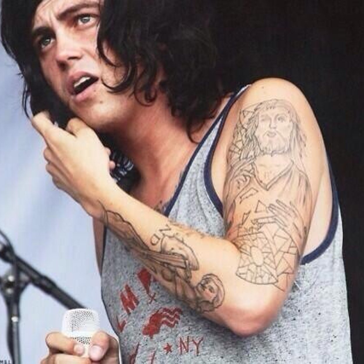 Bands, youtubers, Lana Del Rey, and food are responsible for my happiness. Hai lana bear