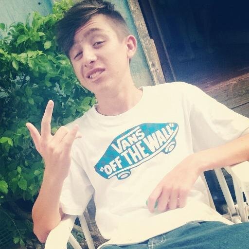 _EdaeSoares's profile picture. Eu nem conheço amores inabaláveis, mas sou guerreiro e vou lutar pra que o nosso seja o primeiro. ♡@superliqui_♡