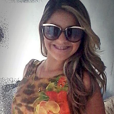 17 anos. Atualmente estudante ESO.Loira.Legal.Alta.Lesa.Carinhosa.Divertida.Namorando Que saber mais ? é so seguir (: