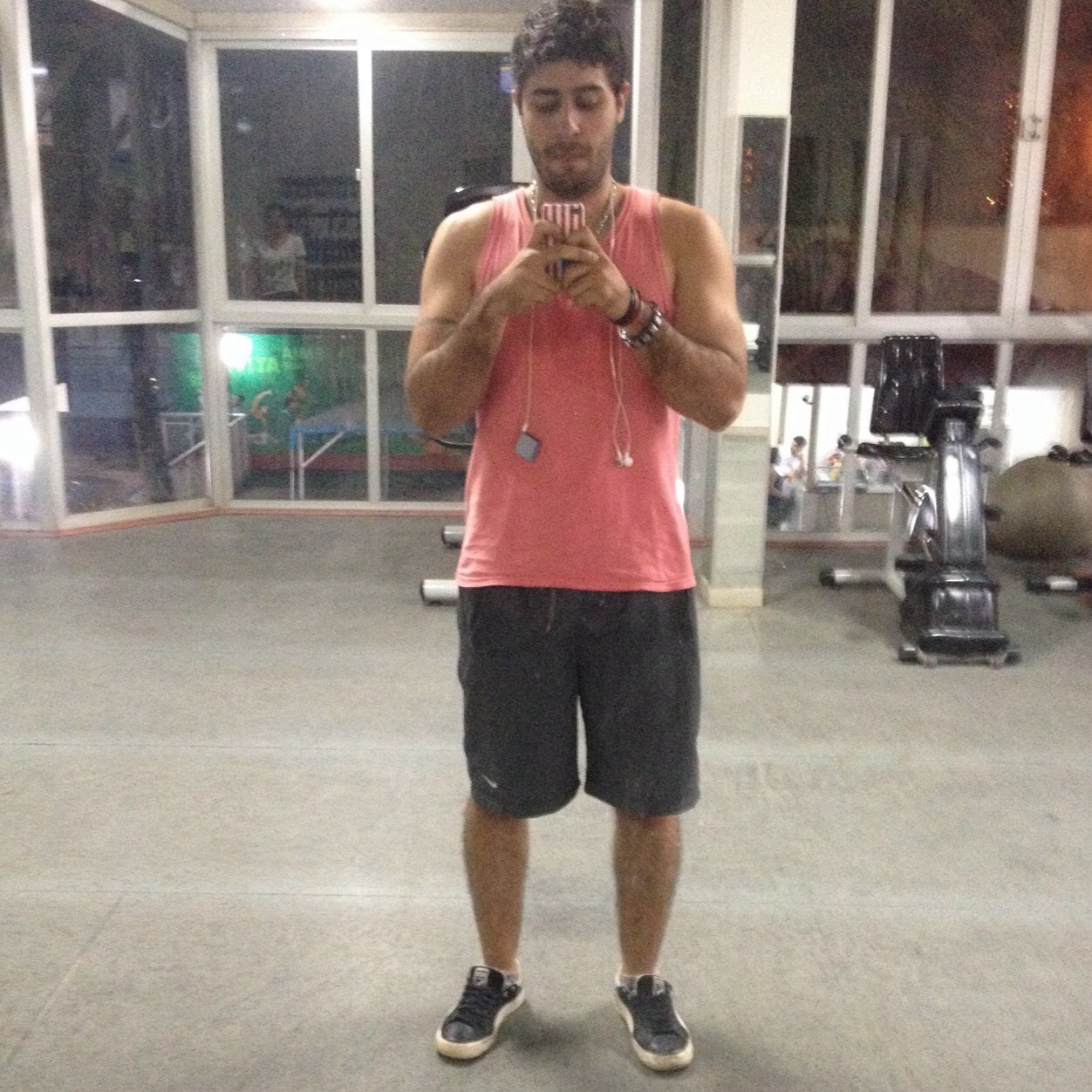 DenysFelipe's profile picture. E eu sempre no grau, chapado, louco, flamenguista alucinado com jeito do augustin tin tin, avisa pra elas cuidado com o molar.