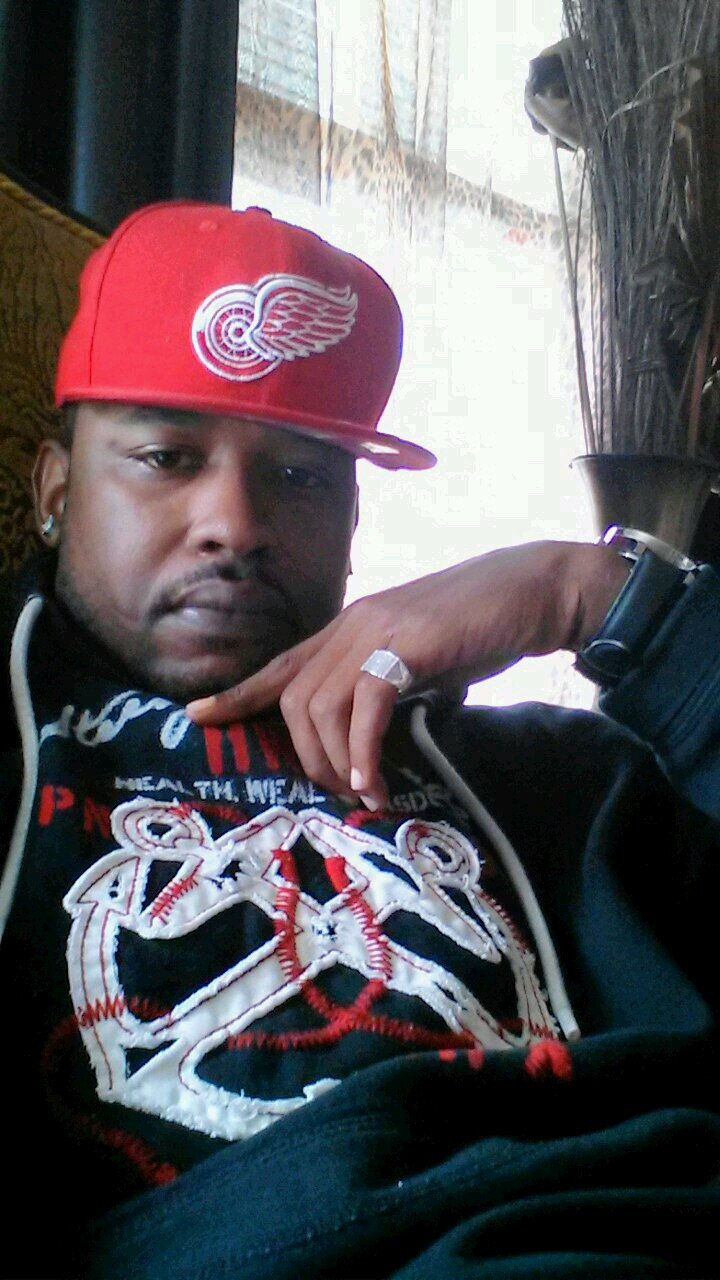 #free Bigga #iphone4s #MoneyTeam #LoudPack #80's BaBy.. Im just a young nigga thts doin Him$$$$$$