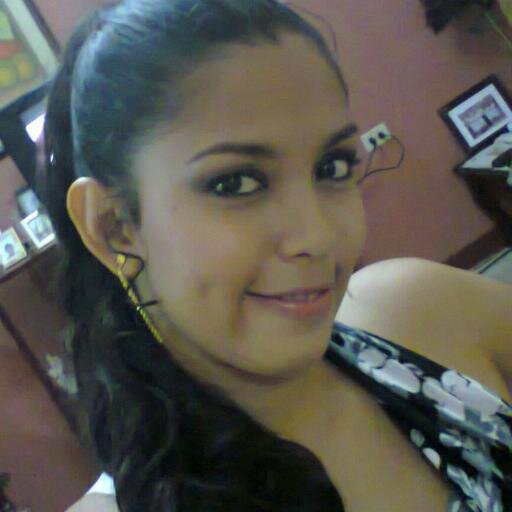 simplemente yo misma....sin ser ninguna copia barata de nadie...MMMM RISUEÑA SINCERA ....y viviendo un dia a la vez!