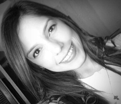 La vida es bella con su ir y venir, con sus sabores y sinsabores, aprende a vivir y disfrutar cada detalle porq para eso esta. =))
