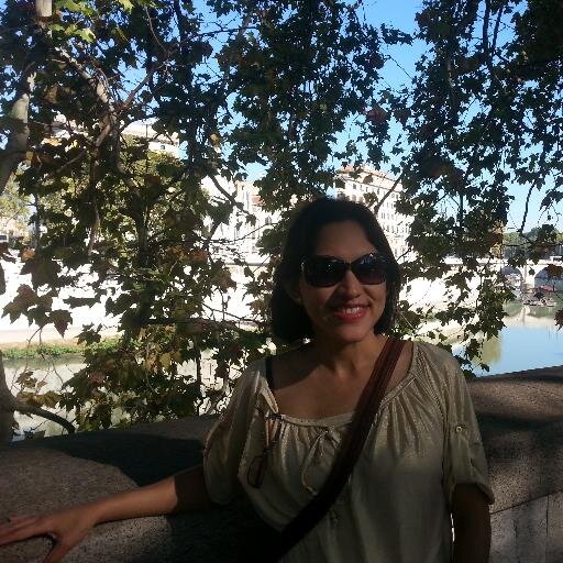 Soñadora, esperanzada, enamorada de mi esposo y entregada a nuestros 3 tesoros :)  Diariamente agradezco a Dios por ser mi PAPÁ