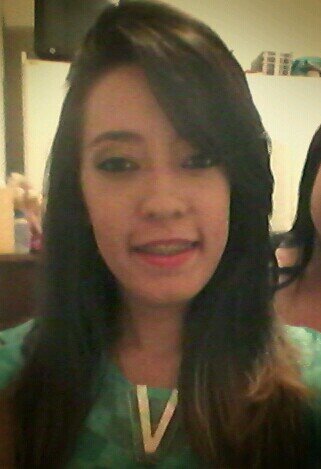 Eu sou uma pessoa simples, amiga, Lider, serva, filha do deus Altissimo.