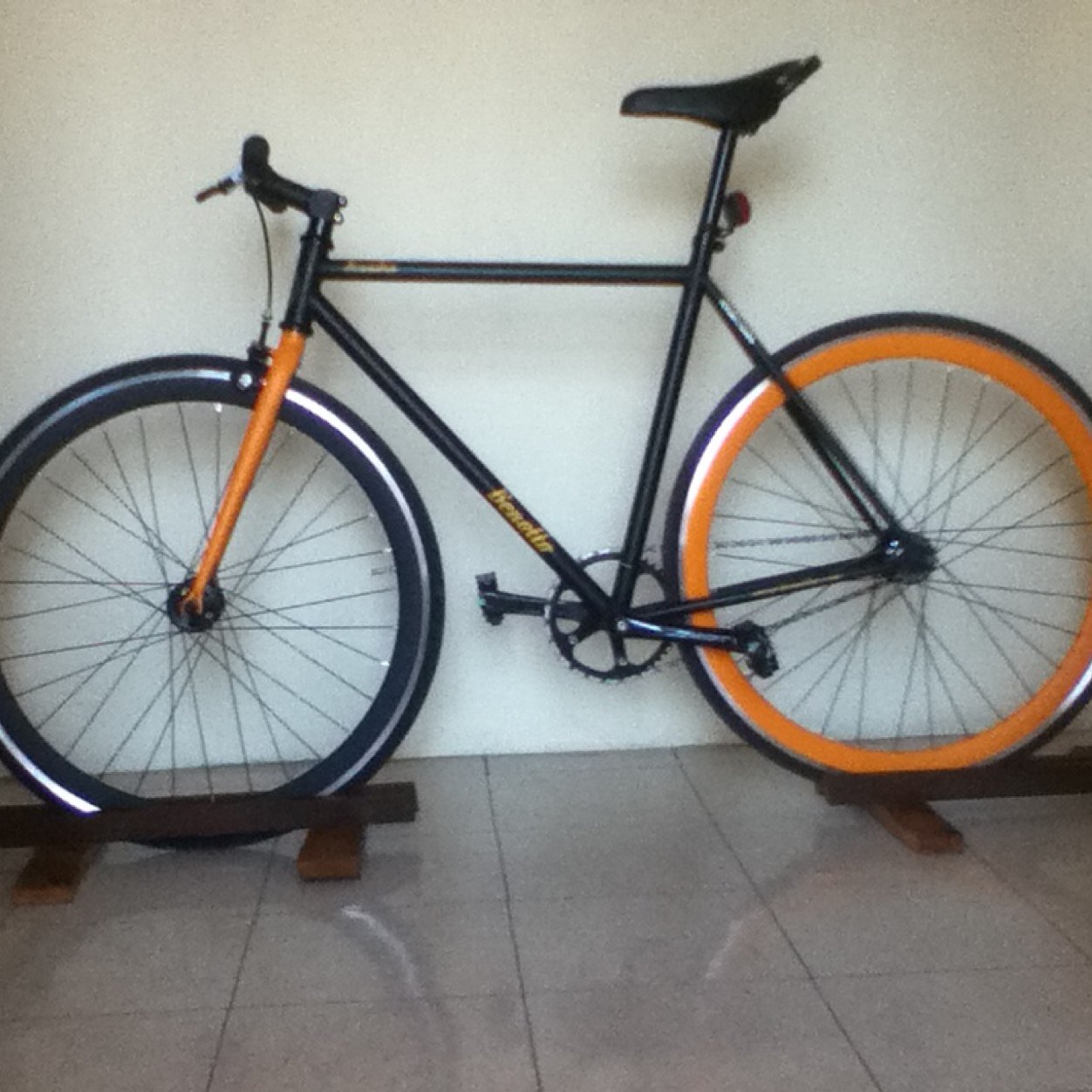 LaFraseCletera's profile picture. Estoy aprendiendo a andar en bici como un pájaro a volar, esta es la máxima sensación de libertad -#LaFrasecitaCletera-