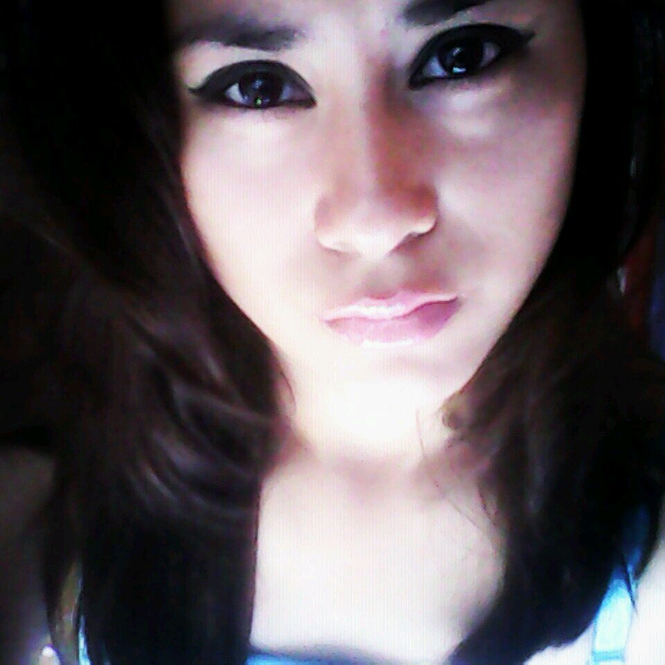 soy de esas personas que le vale lo que piensen y lo que digan de mi:3
