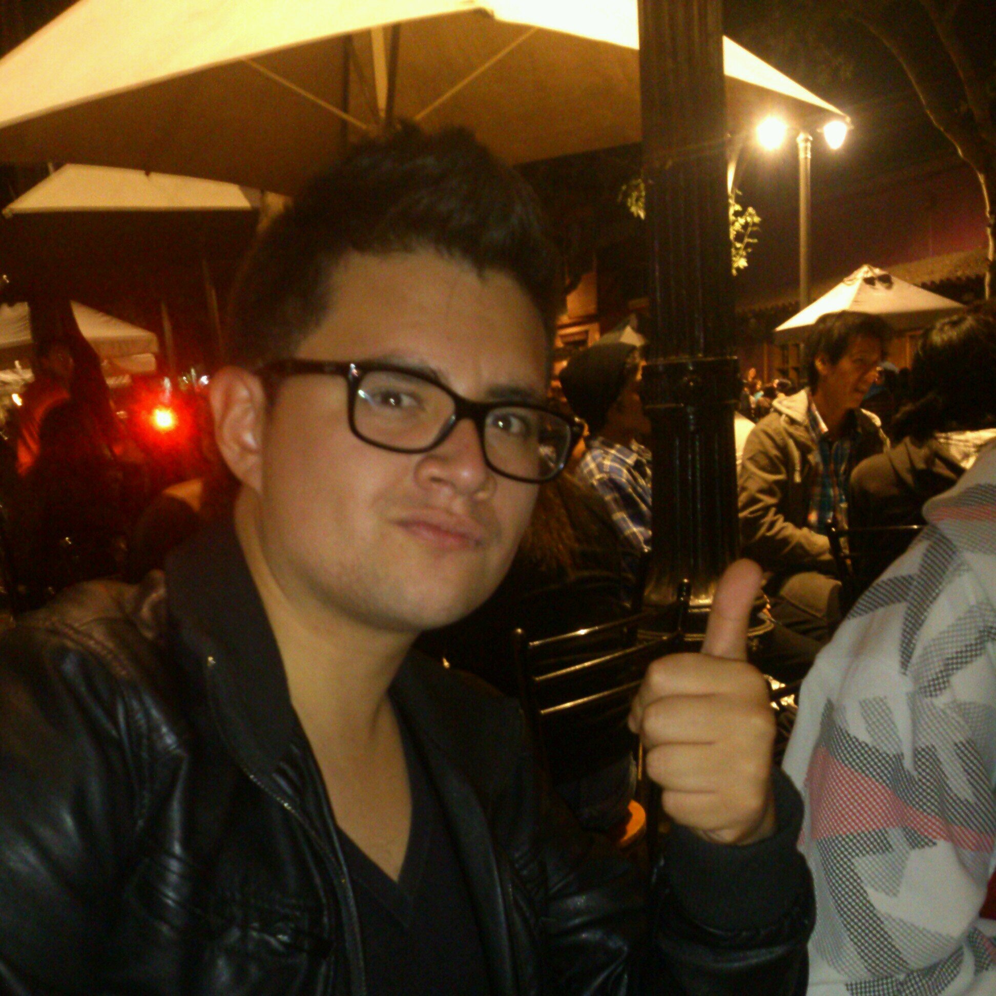 carlitrodetinto's profile picture. amante de la comida chatarra buena música y como no tengo apodo me invente uno xD... follow me LOL