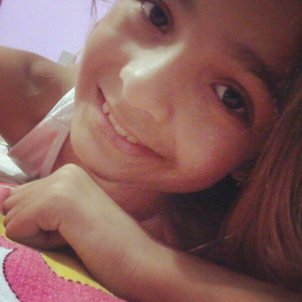 OKT 3 , XAFURDARIA 3 , MÃE 3 , PAI 3 . Menina de 12 anos com um sonho de ser uma modelo :3