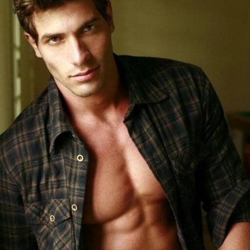 Perfil Oficial do modelo e ex participante do #BBB14 Roni Mazon, administrada por  Roni 
Iacri - SP · http://t.co/ArDSXpVa4Z