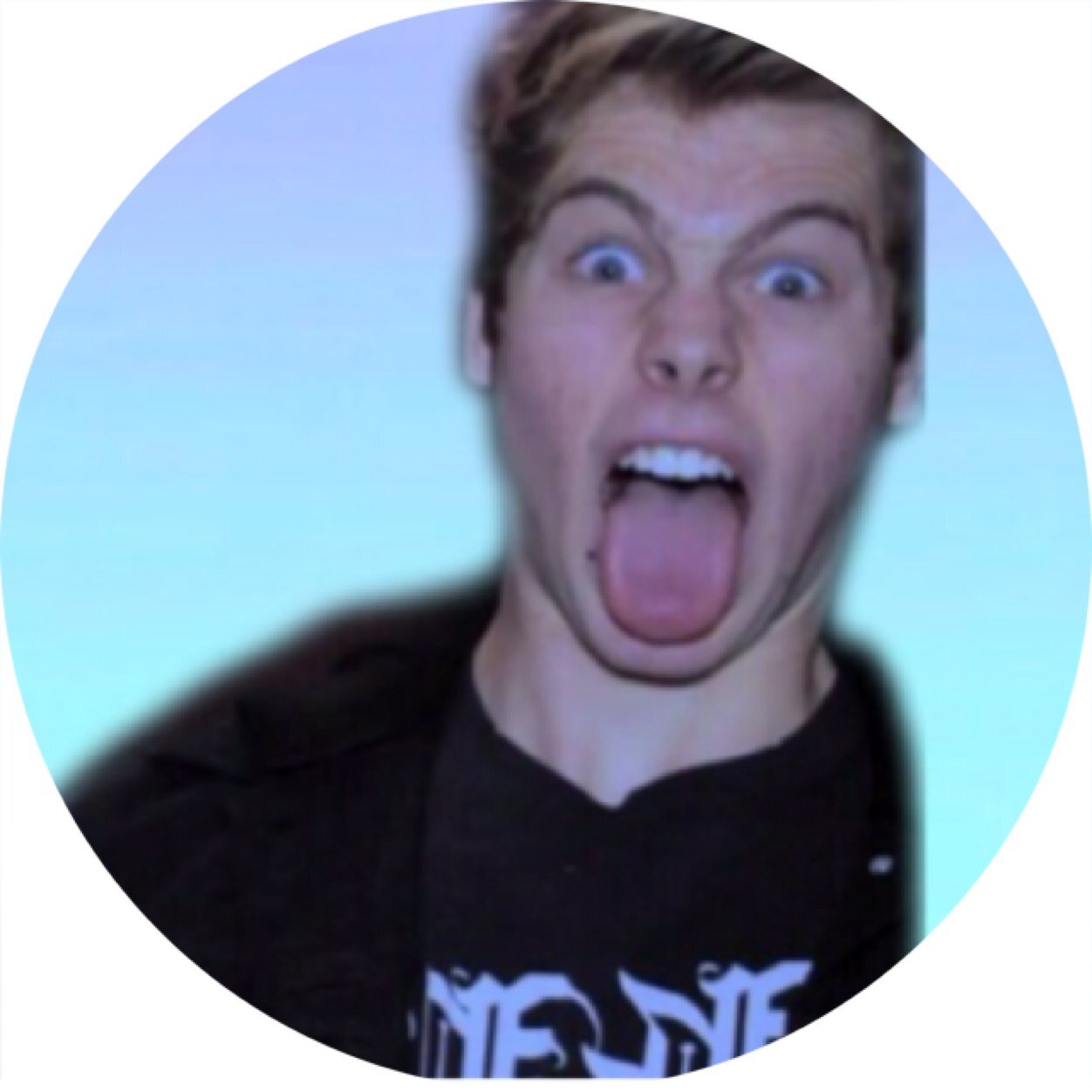 hiii please follow @greendayashton ! I follow right back. Make a SWAGGY NEW MUTUAL