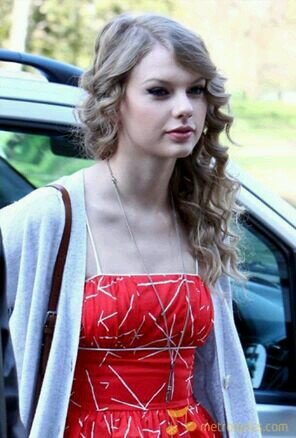 my Life taylor Selena Demi Avril..but im never Leaving Taylor swift Forever swift i don't care about people say about me