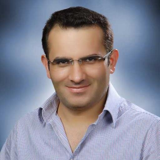 Biz namaz kilarken eli bağli mi yoksa açik mi diye tartişirken, zalimler bu kollari nasil keseriz diye düşünüyorlar. Imam Humeyni