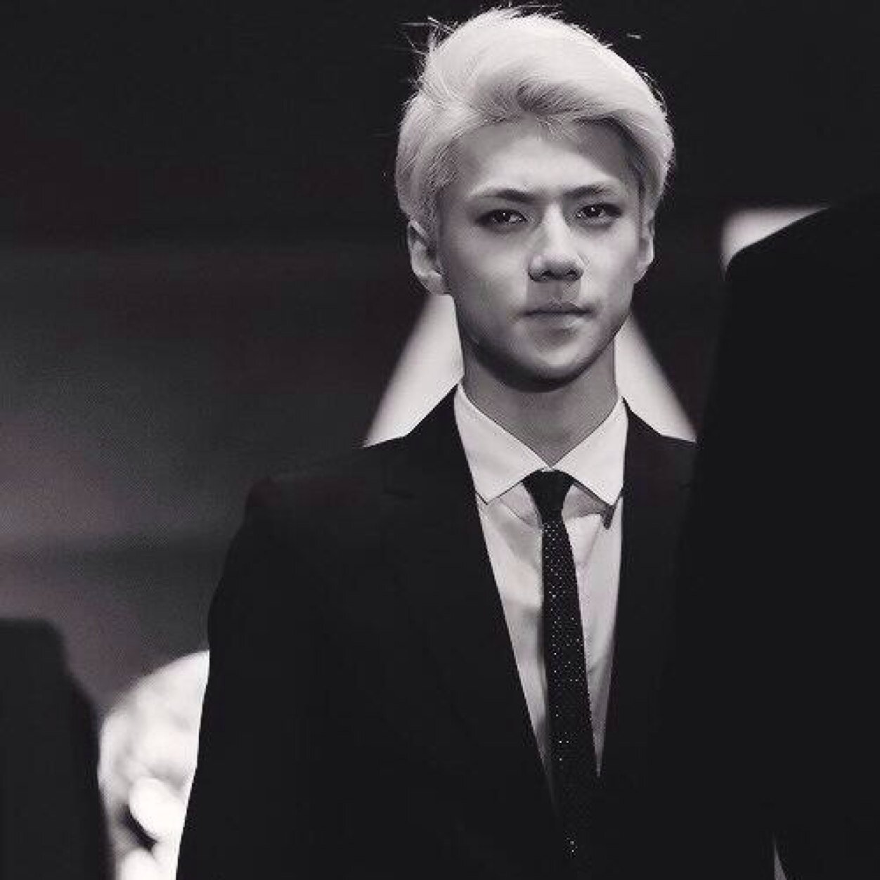 sehunlouis's profile picture. \\ always been bullied by social network peoples //