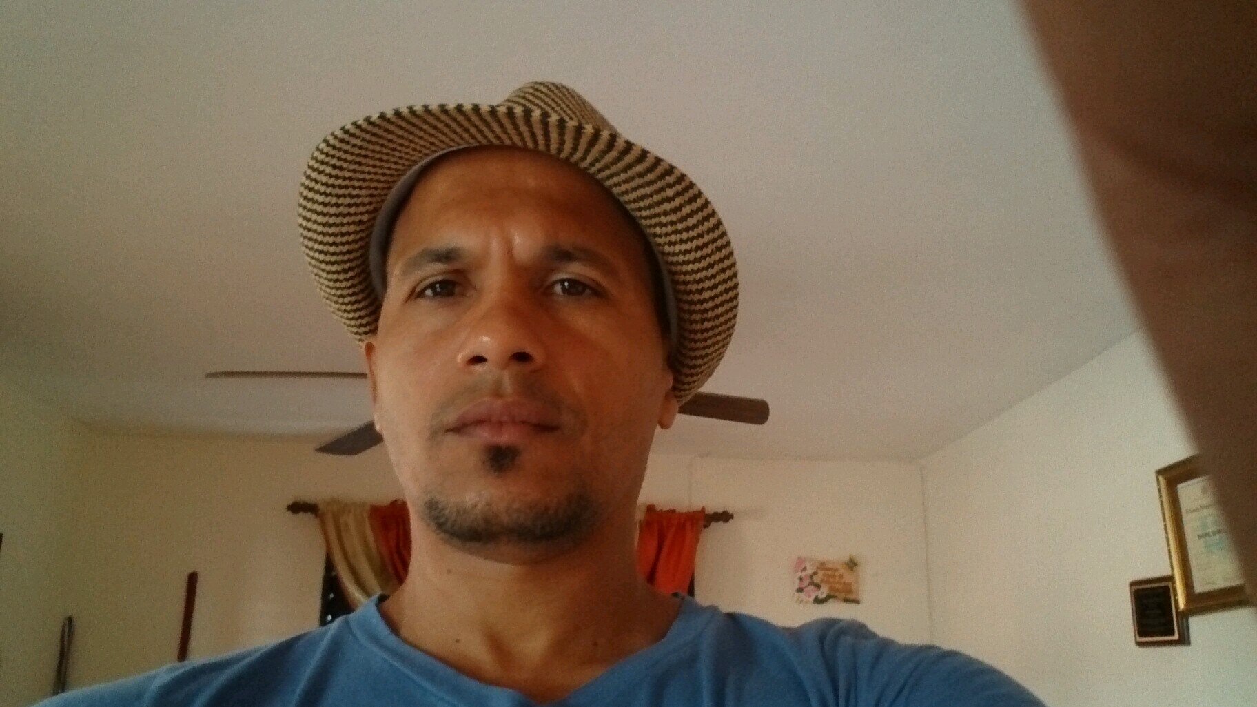 pedrocompres21's profile picture. 