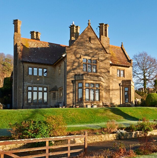 Edwardian home in Bridport offering luxury B & B. Plus self-catering cottage for 4. 1 mile from Jurassic coast, & easy access to all that W Dorset has to offer