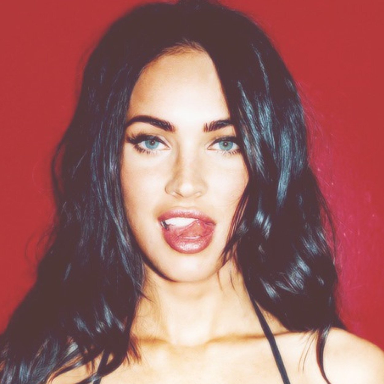 All I remember is someone shoving blood down my throat and then snapping my neck, then I woke up like this.|Unclaimed| [+18/Mature Content/OC/Detailed/BI.]