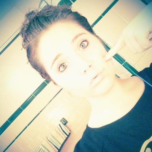 _itslauxxx's profile picture. #teamportuguese
 :) follow me im a leader