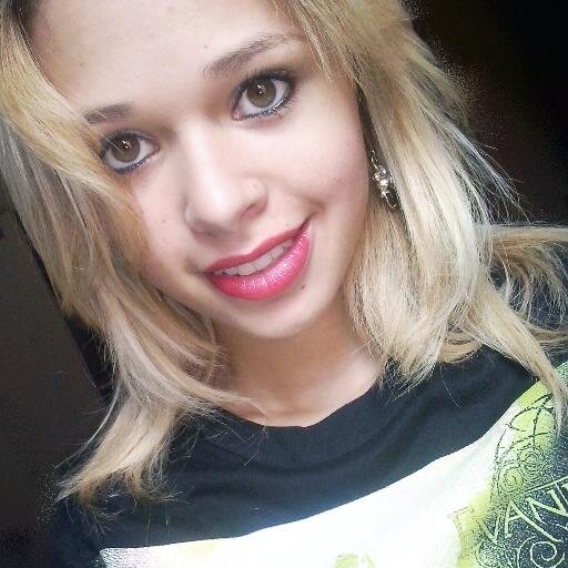 Só continue sendo forte. Não tem como encontrar a felicidade sem ter passado pela tristeza. Pense nisso, não é hora de se deixar abalar! ;)