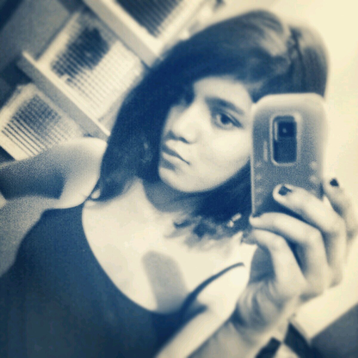 Music is my life ♥| cars I love |♥speed :D |Taken|15/2♥|3rd Sept I blow my candles| emosketch |  concerts,shopping,takin crazyy pics and foodd ♥
