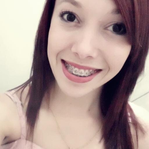 ela é feliz do jeitinho que é (:
