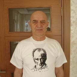 Emekli eğitimci.