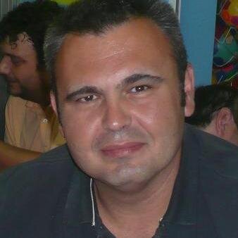 Dedicado a mi padre que fue la persona que me enseñó casi todo lo que se y ahora lo plasmo en mi perfil