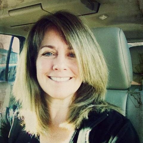 Wife, Mom, Accountant and Photographer. Loves being outdoors and loves to travel.