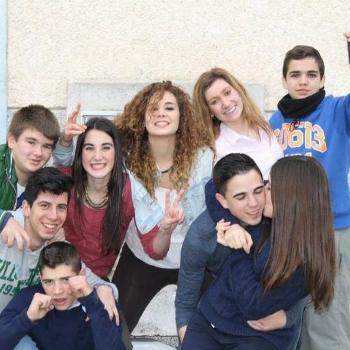 XIII.Maria 26♥.'Vivo como si la muerte no existiera,nada quiero,nada espero,nada llega.Si la vida fuese puta,sería fácil.Si estamos juntos¿Qué importa el mundo?