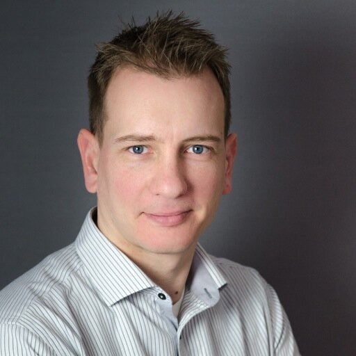 Experienced Marketing Professional  | Freelance Graphic Designer | Happy Dad | Volunteer | Science Lover | Mass Effect Fan | https://t.co/9Evq1OTNTA