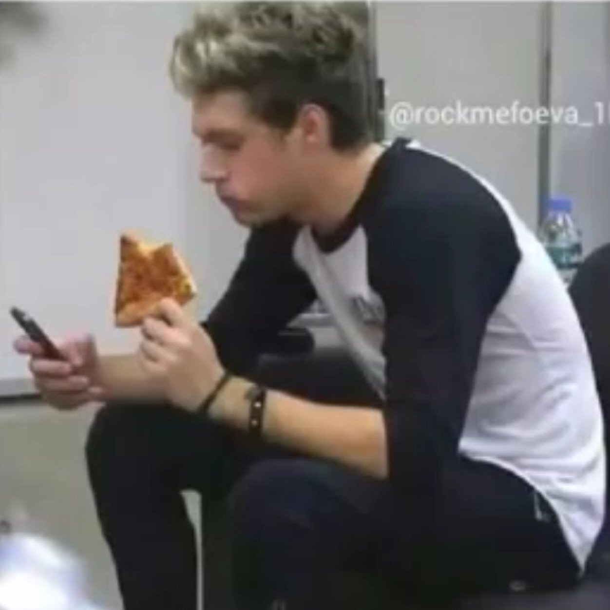 DIRECTIONER FOR LIFE :) directioner since 23rd july 2010, 0/4(one direction) 1/4(thevamps) 0/4(5sos)