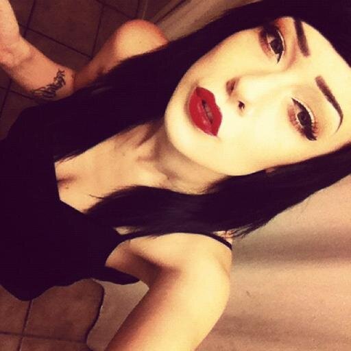 hailthefake's profile picture. Hollywood whore, passed out on the floor. |RP|