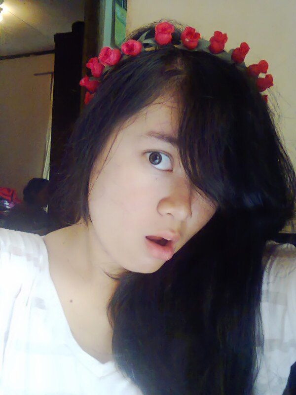 Follow akun twitter @idryunianticaa please ;;)