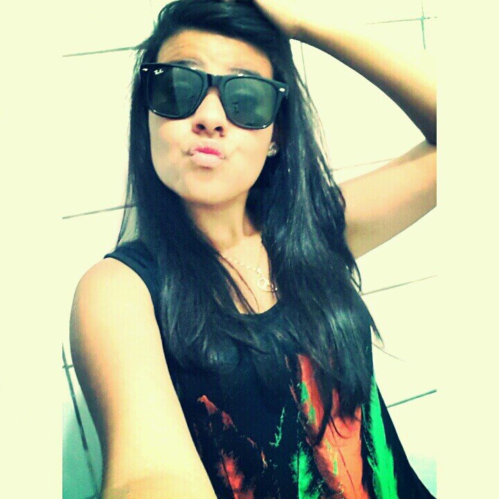 aquela que você fala mal , paga-pau e faz igual ;*